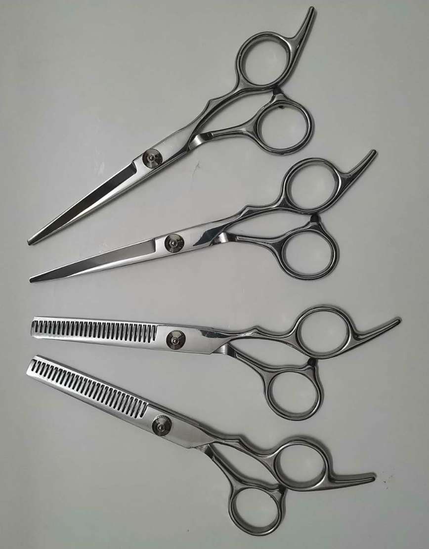 All-steel hairdressing scissors, tooth-shaped hairdressing scissors, flat-mouth hairdressing scissors, each in a single PVC bag. There are 10 sticks in one box and 100 sticks in one case. Volume: 0.03 cubic meters details Picture