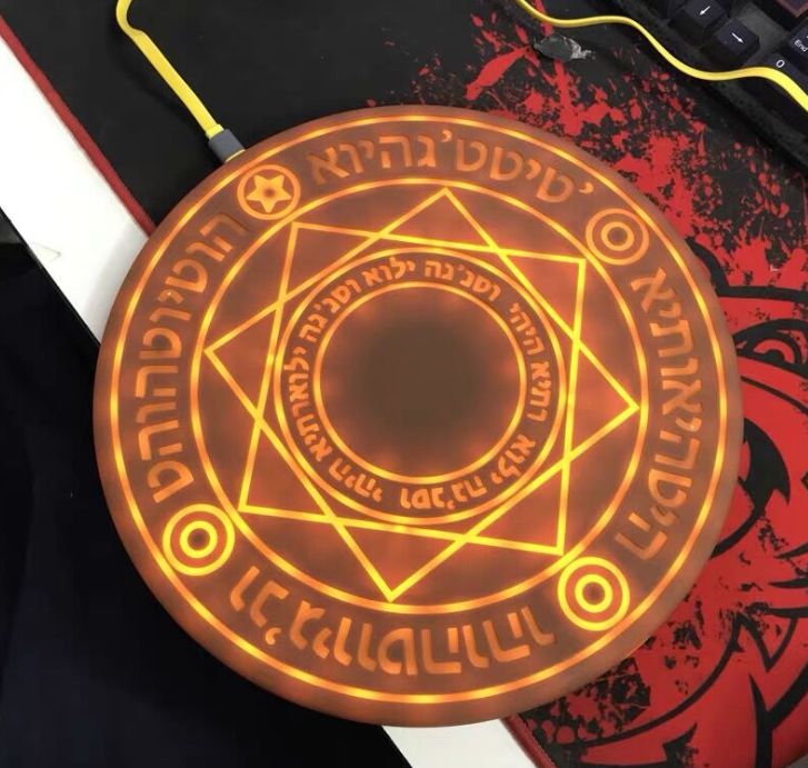 The Magic Array wireless charger is compatible with both Apple iPhone11XS and Huawei mobile phones Specification image