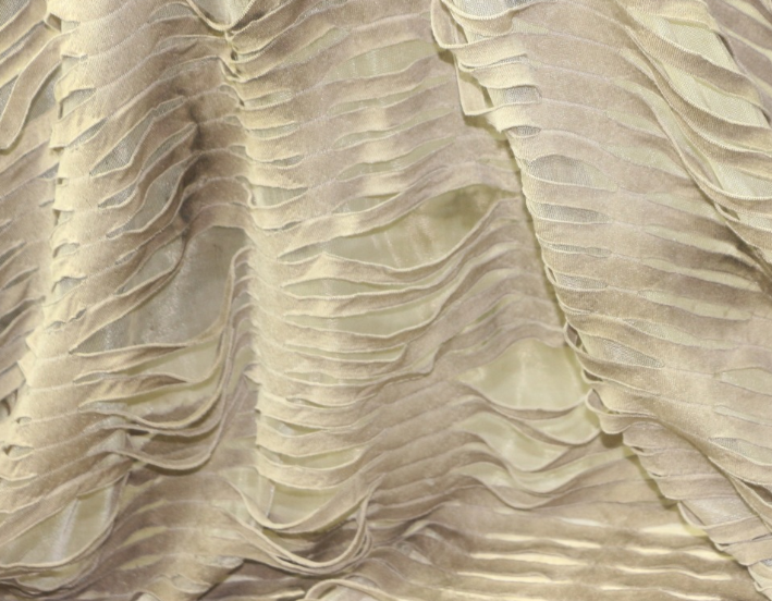 Tie-dyed double-sided water-soluble silk perforated beggar's smiling fabric is a popular knitted fashion women's clothing fabric detail image 4