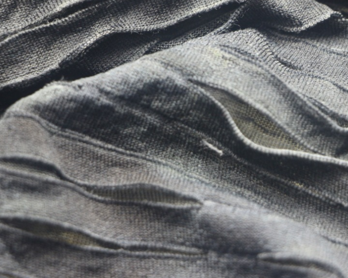 Tie-dyed double-sided water-soluble silk perforated beggar's smiling fabric is a popular knitted fashion women's clothing fabric detail image 2
