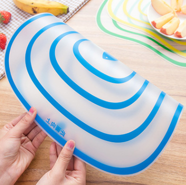磨砂透明切菜板 厨房擀面板防磨防滑 大号创意塑料砧板详情图3