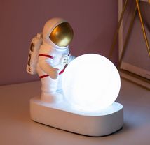 北欧风宇航员太空人模型小夜灯摆件男生男孩卧室床头桌面创意摆设