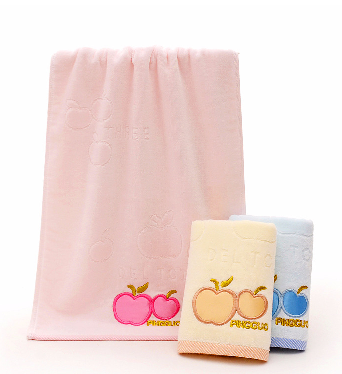 Three Jun Cut Velvet Embroidered Apple Towel Face Towel Absorbent Cotton Wipe Face Towel Application Scenario