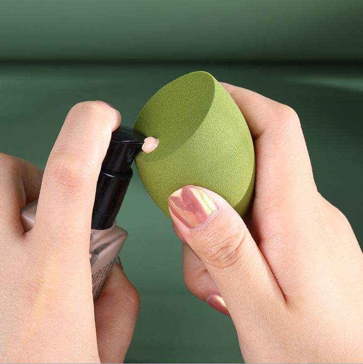 Compact and portable powder puff beauty egg, water drop slant, dry and wet dual-purpose, powder-free makeup egg, color egg Application Scenario