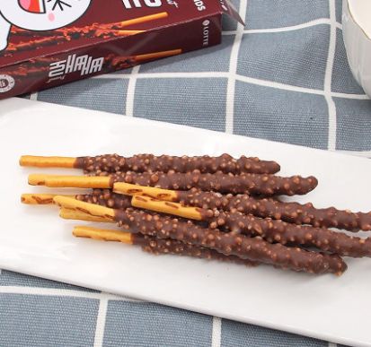 乐天派派脆米巧克力味饼干产品图