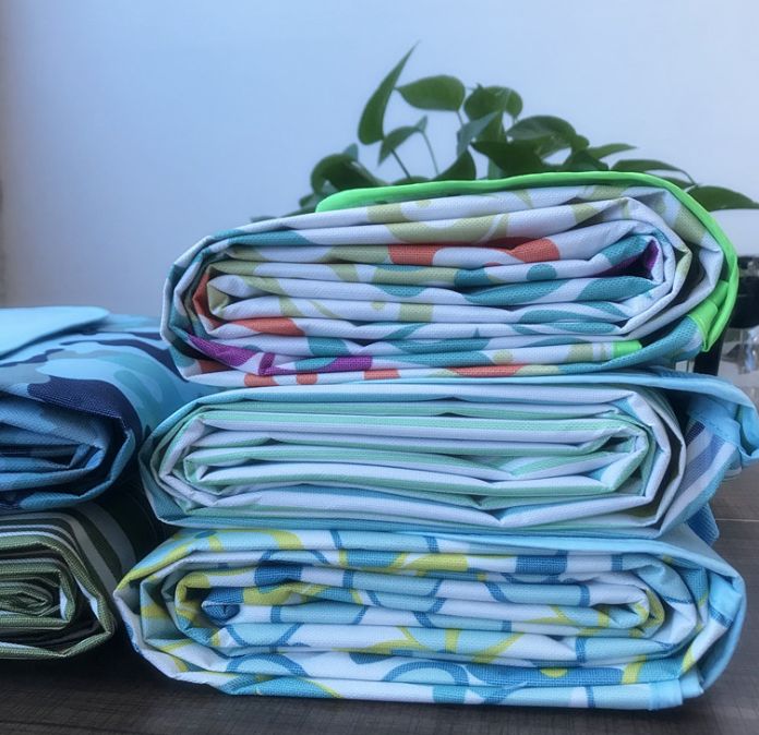 Picnic MATS, moisture-proof MATS, outdoor supplies, tent MATS, grass MATS, widened picnic blankets for outings, 200*200 large sizes Application Scenario