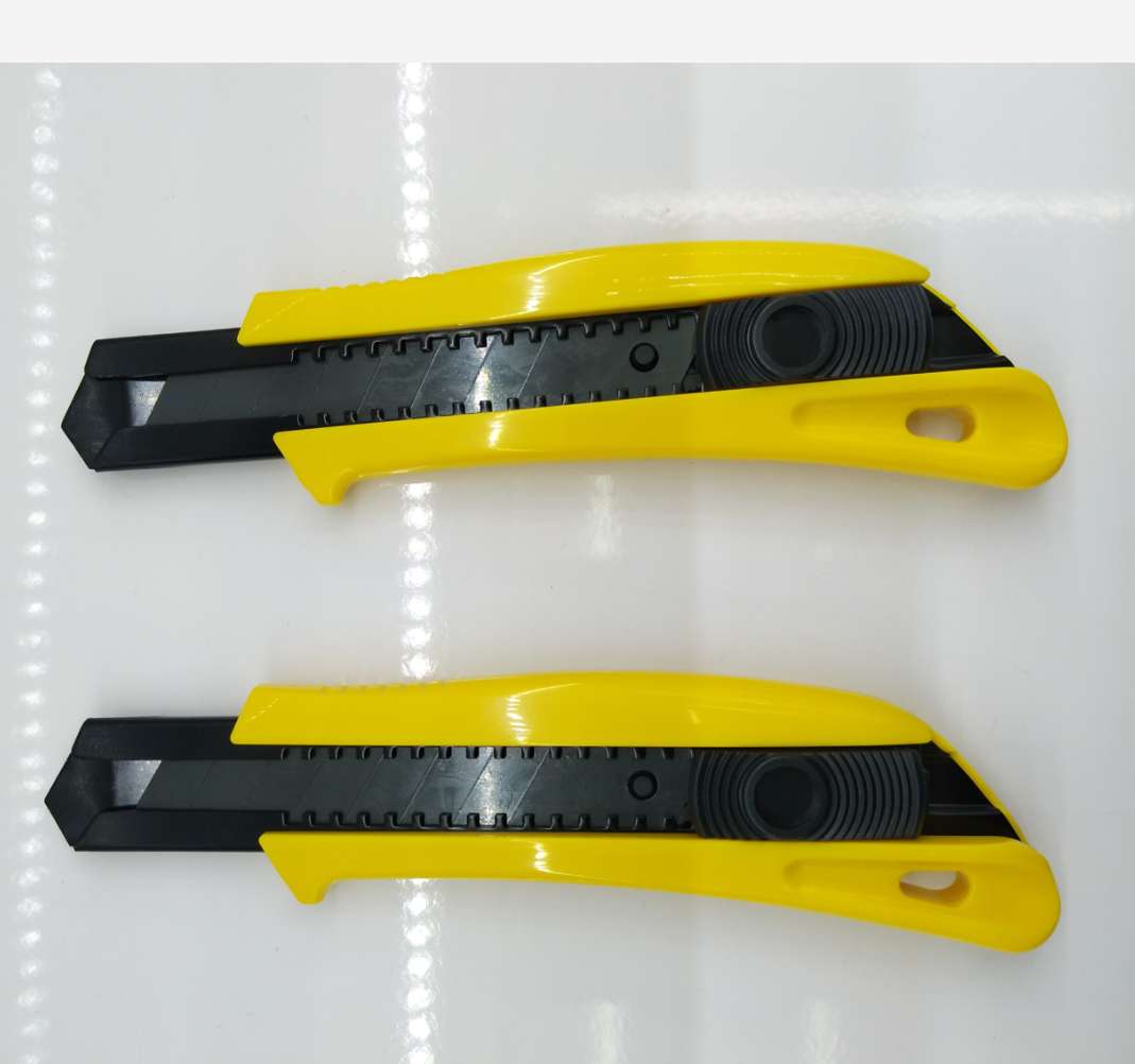 Scissors, utility knife, silver utility knife, woodworking knife, 1.8cm wide blade utility knife, paper cutter Specification drawing