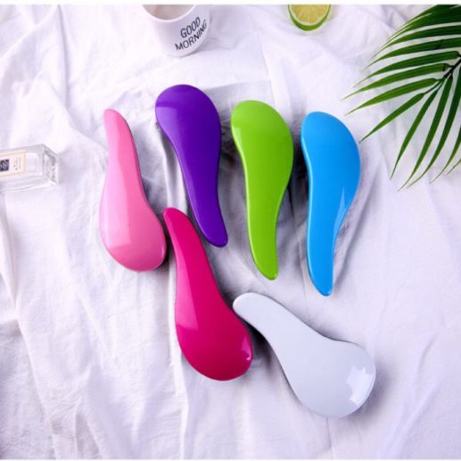 Non-knotting massage comb with tight teeth