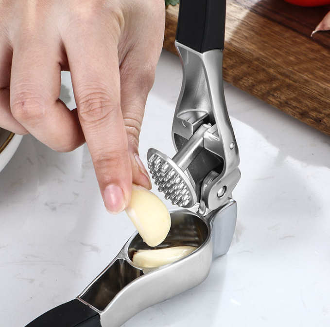 Zinc alloy garlic press, manual garlic puree maker, garlic peeler detail image 4