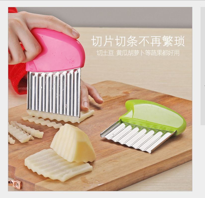 Stainless steel wavy knife, wavy potato and French fries cutter, wavy French fries cutter kitchen tools Application Scenario
