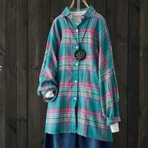 A niche top with a loose-fitting vintage design
