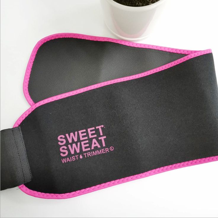 Men and women who sweat profusely, protect their waists and tuck in their bellies for fitness