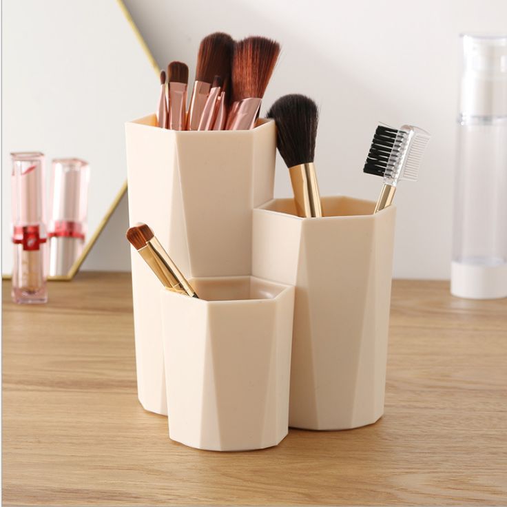 Simple makeup brush organizer