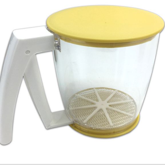 Manual cup flour sifter
