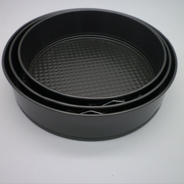 Three-piece cake mold set with buckle