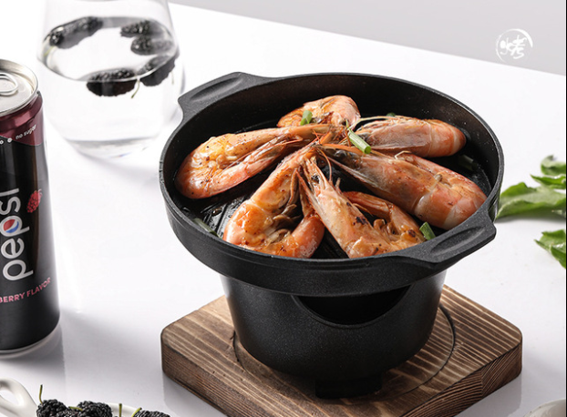 A small indoor carbon grill for household use detail image 3