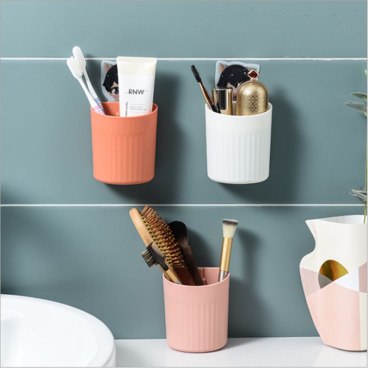Hanging comb storage box