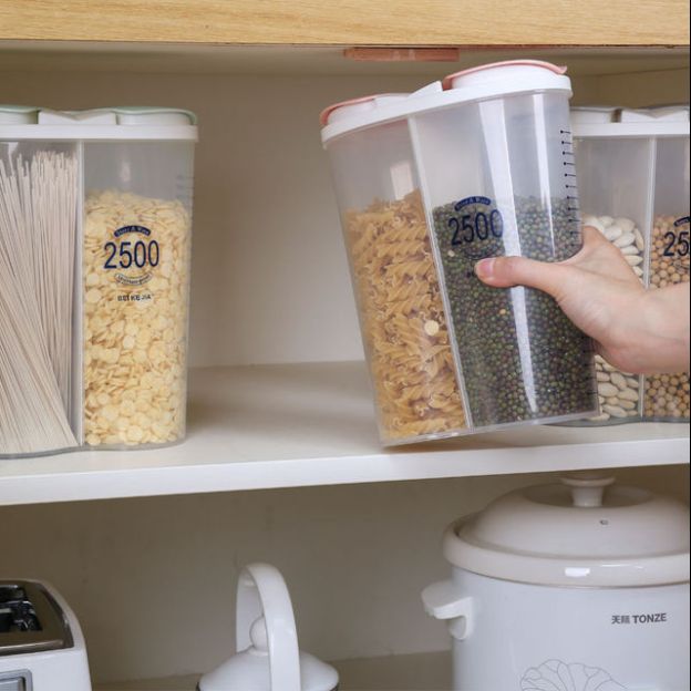 Plastic storage box for kitchen food containers