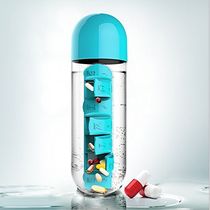 Creative water bottle with 7-day portable pill box 2-in-1