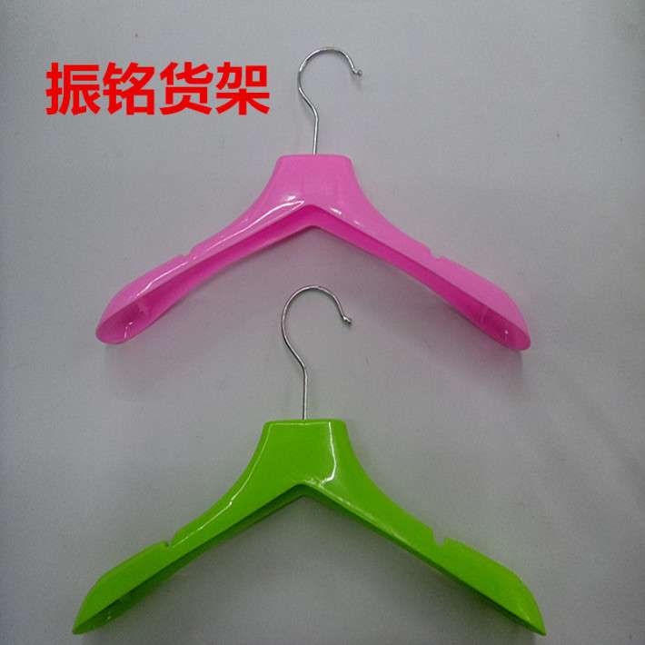 五彩儿童塑料衣架详情图1