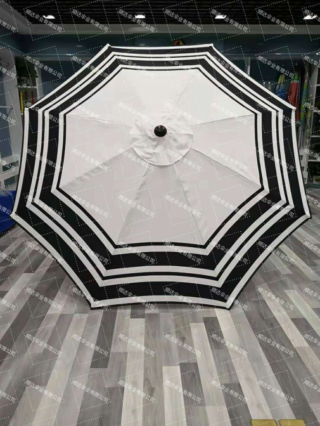 SD umbrella Factory direct sale polyester fabric garden umbrella tube with hand crank detail image 5