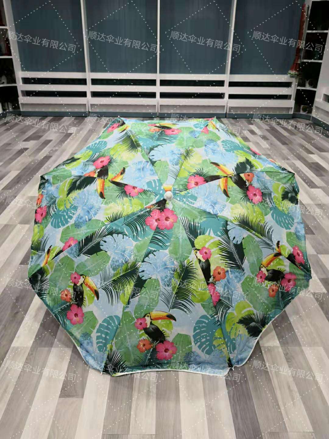 Factory direct sales outdoor beach umbrellas with silver gel for more efficient sun protection and diverse patterns Item Picture