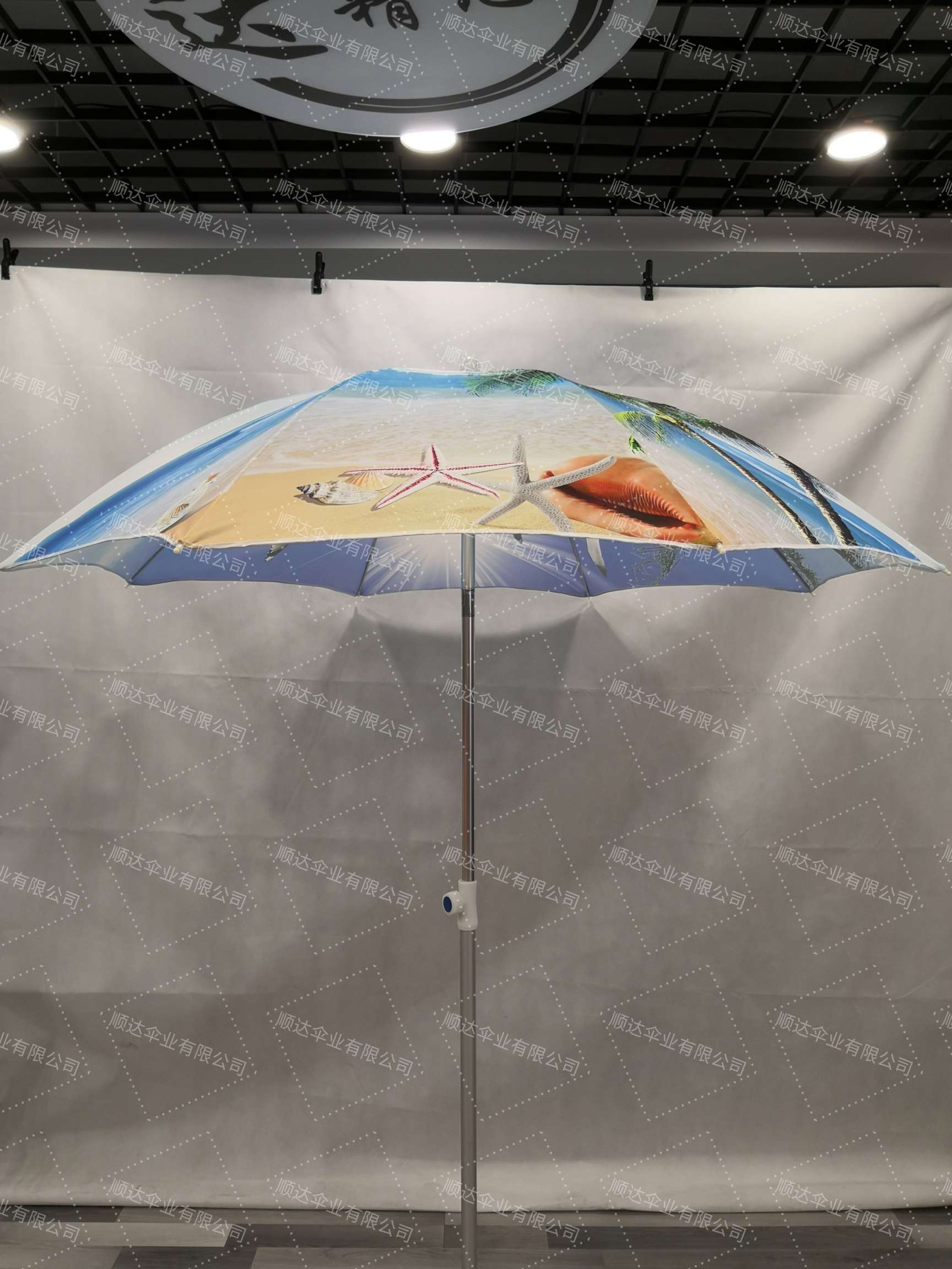 SDumbrella factory supplies polyester heat transfer sun umbrellas with a fresh style of beach scenery Application Scenario