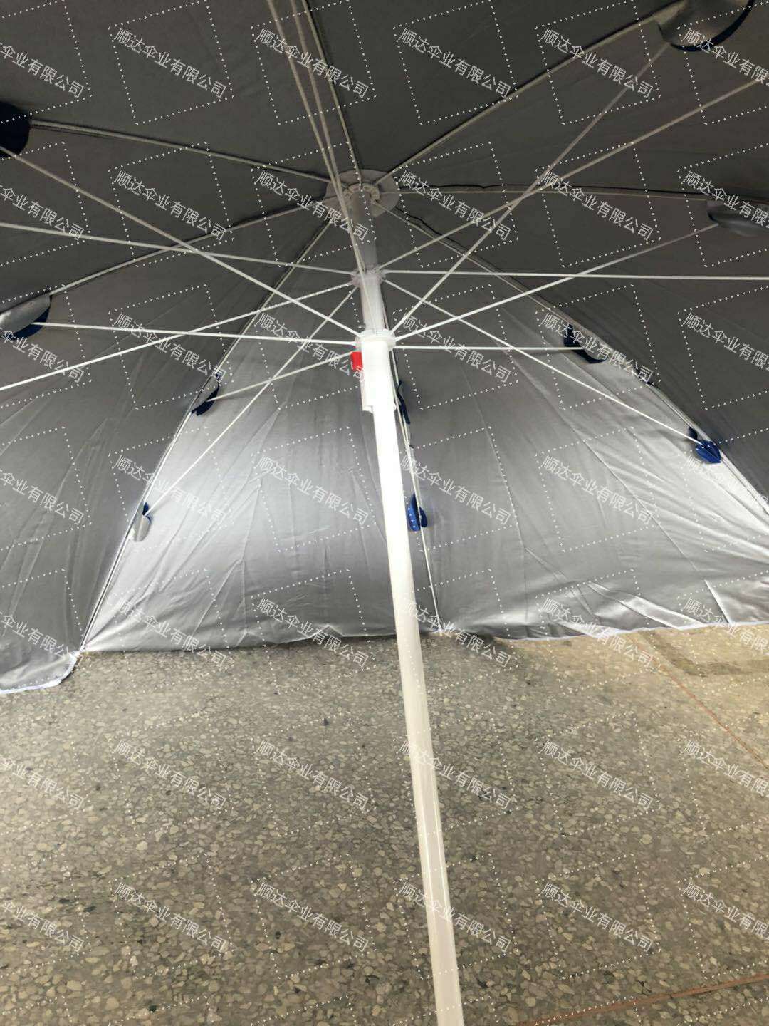 Factory direct sales of silver gel sun protection outdoor large umbrellas, sunshades, sun umbrellas, special for street vendors, large quantities in stock Application Scenario