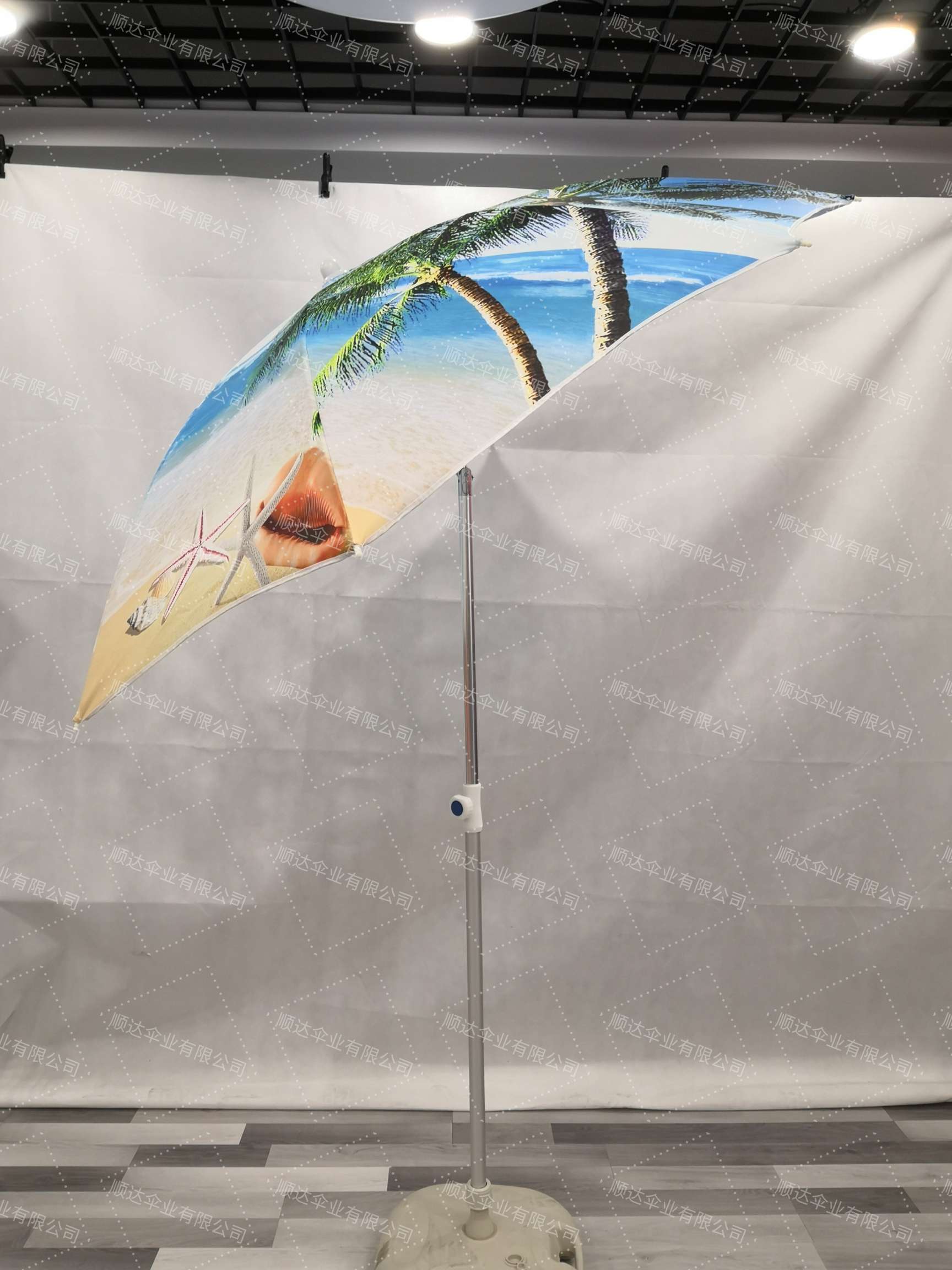 SDumbrella factory supplies polyester heat transfer sun umbrellas with a fresh style of beach scenery Specification image