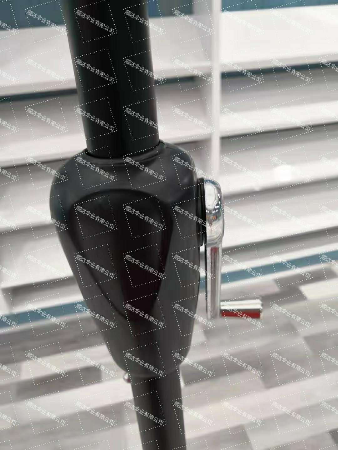 SD umbrella Factory direct sale polyester fabric garden umbrella tube with hand crank detail image 6