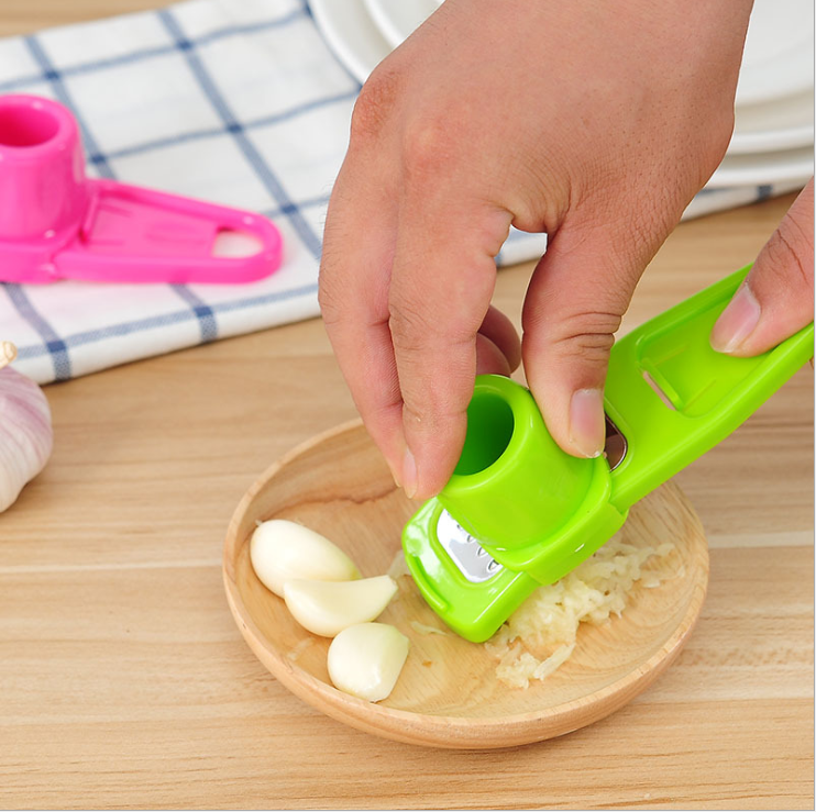 Yi multi-functional ginger grinder, garlic cutter and garlic press detail image 4
