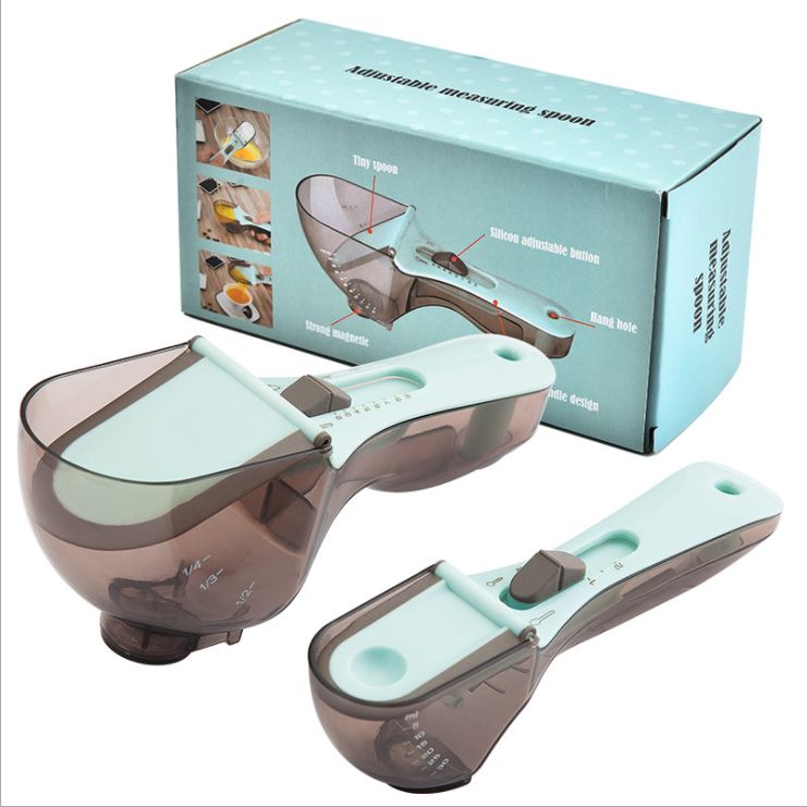 A set of 2 measuring spoons for baking tools