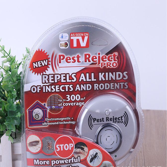 Portable insect and pest repeller