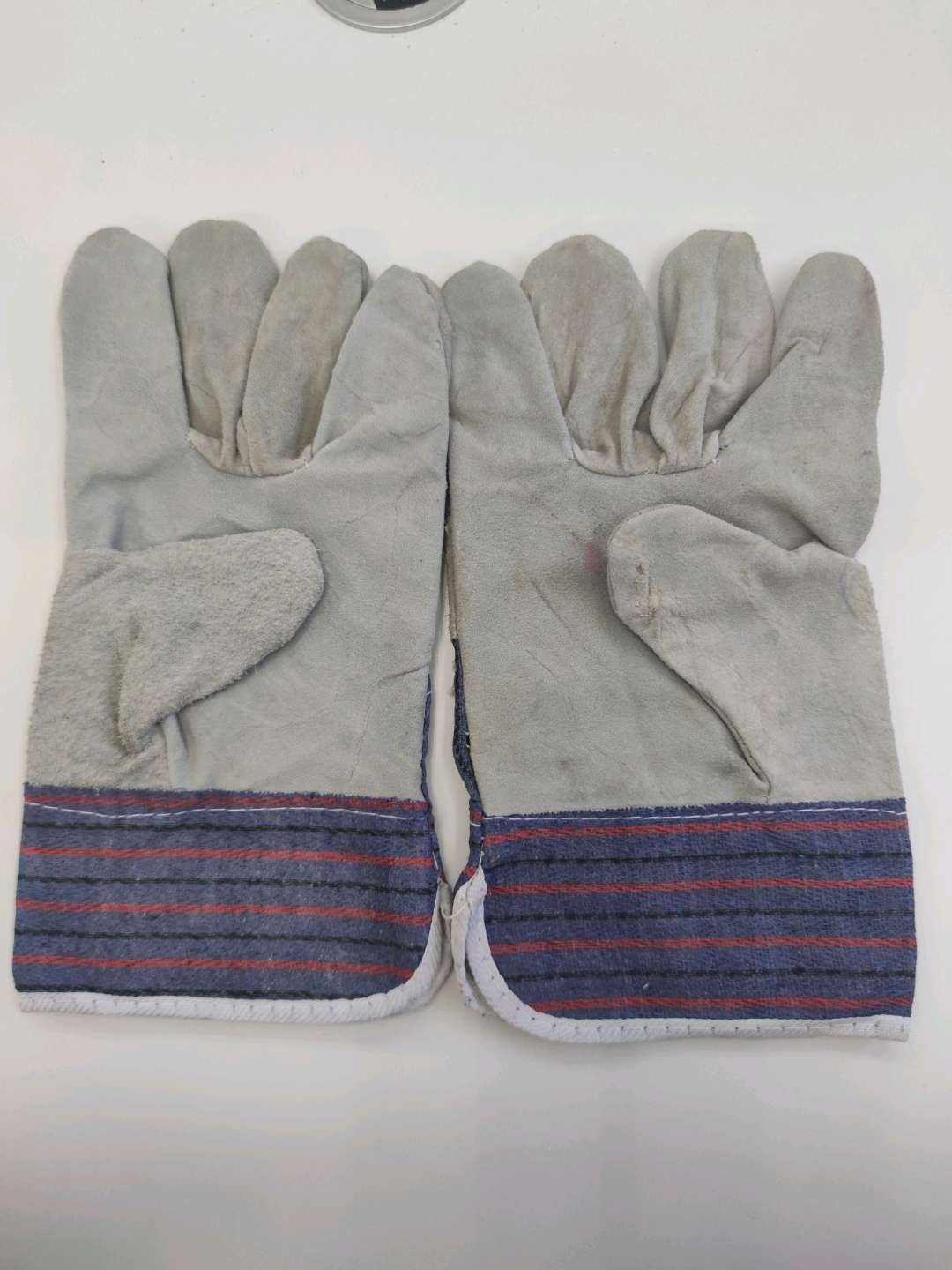 防护手套（黑红条纹）产品图