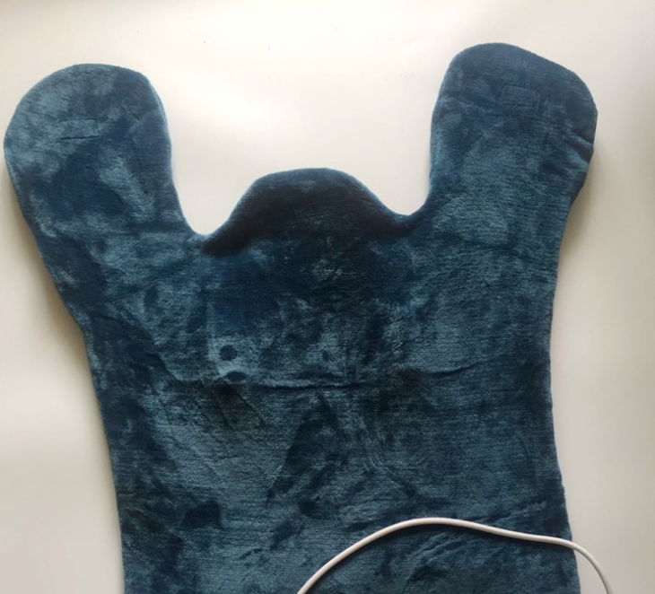 Hot compress, stress-relieving massage shawl detail image 4