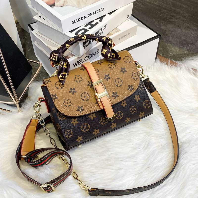 A2119-1 Bag Printed Women's Bag Korean Version Crossbody Bag Retro Messenger Bag All-In-One Handbag Women's Small Shoulder Bag Application Scenario
