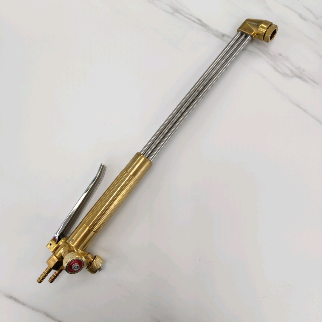 Hand-pressed isobaric cutting torch