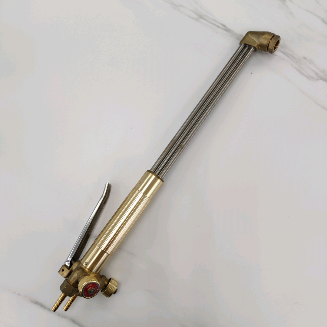 Hand-pressed isobaric cutting gun