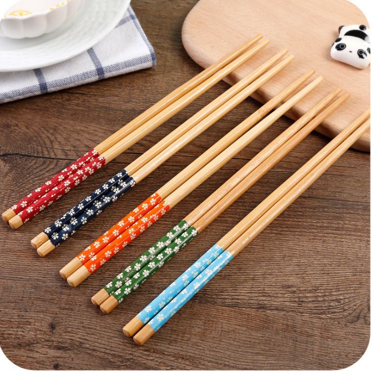 Fried bamboo chopsticks for household use
