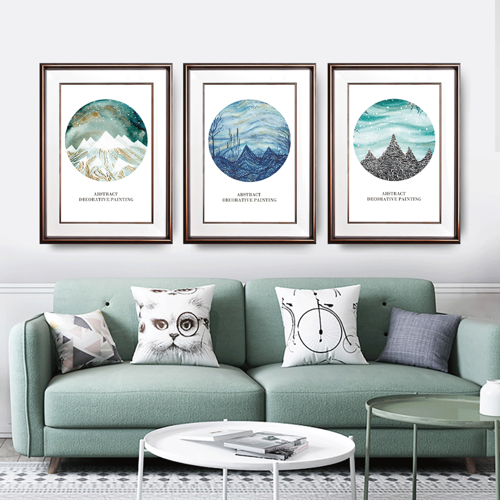 Porcelain looks at the mountains from afar