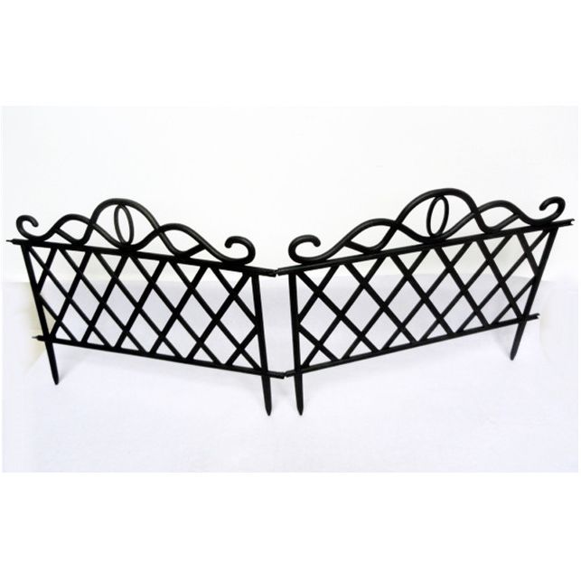 Attached garden fence and plastic fence