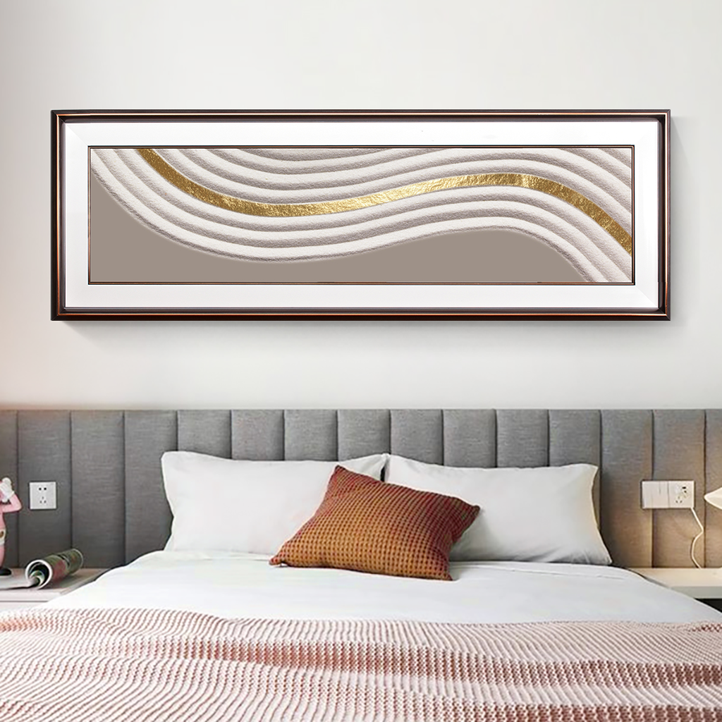 The porcelain headboard painting shines brightly