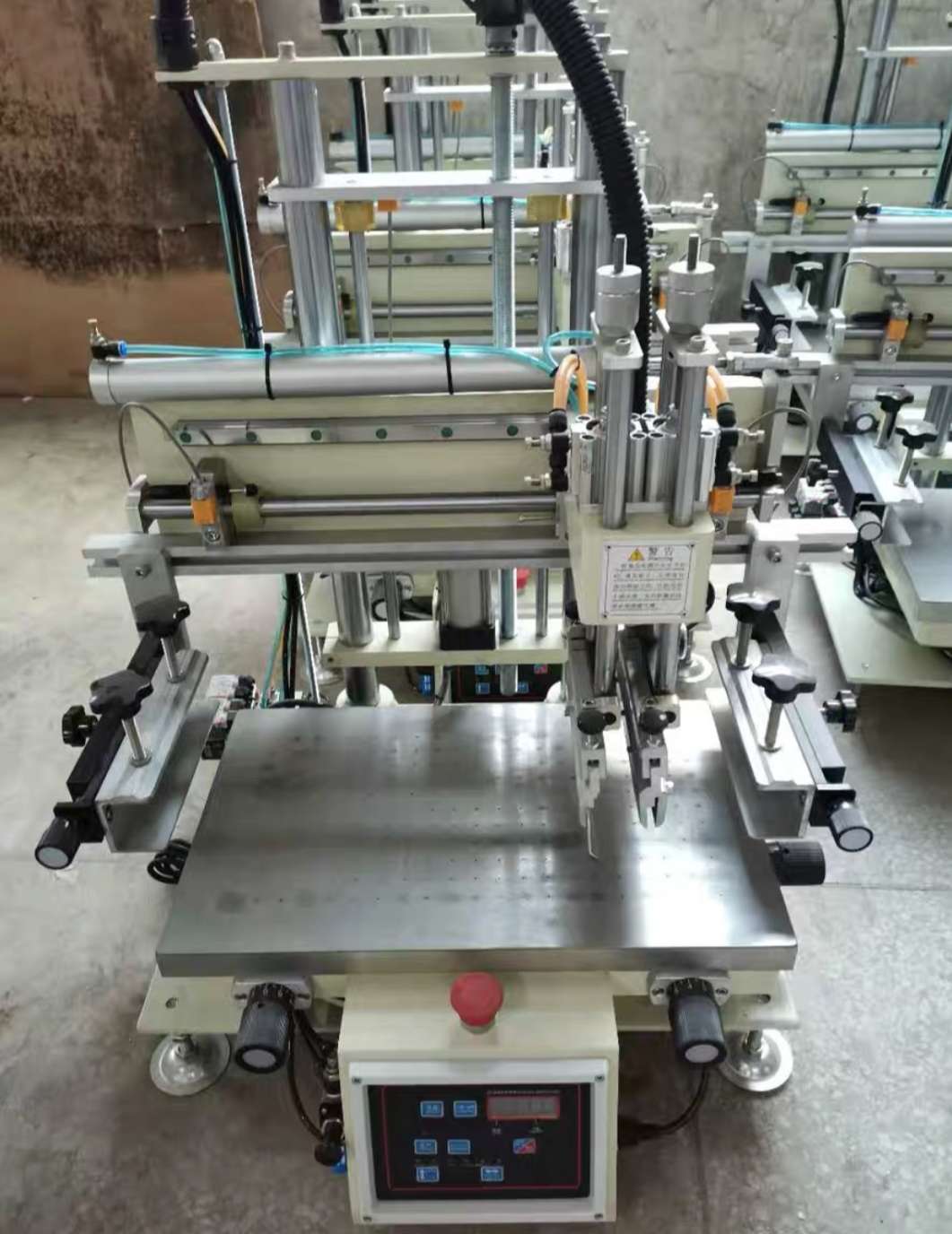 The screen printing machine is small detail image 1