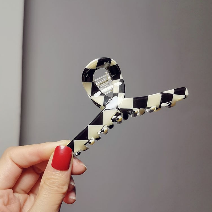 The Korean version of the popular black and white checkered shark grabber has become a hit