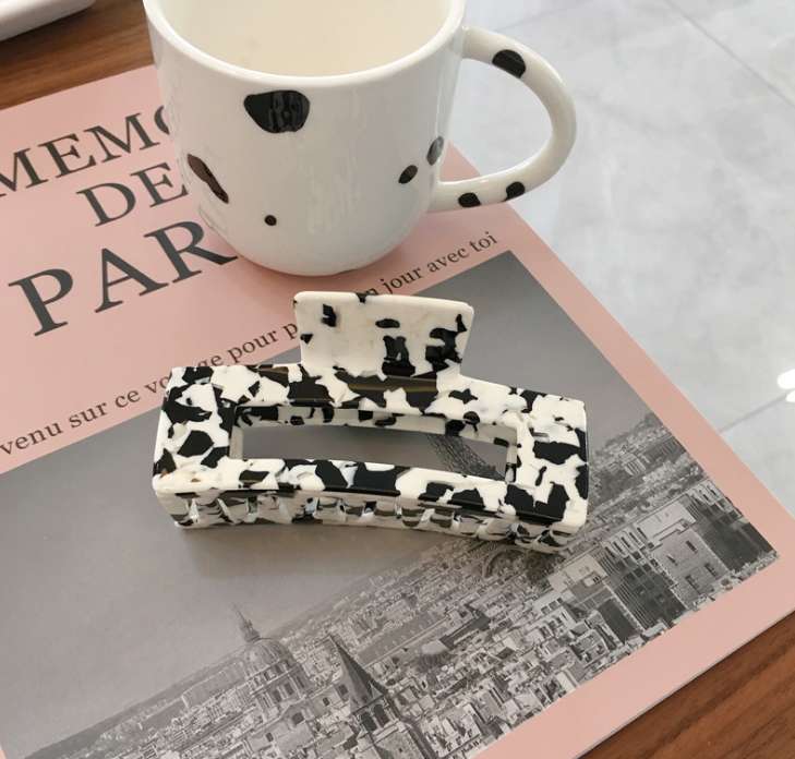 The Korean version of the popular rectangular grabber with trendy elements Specification image