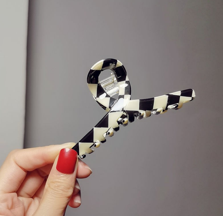The Korean version of the popular black and white checkered shark grabber has become a hit Specification image