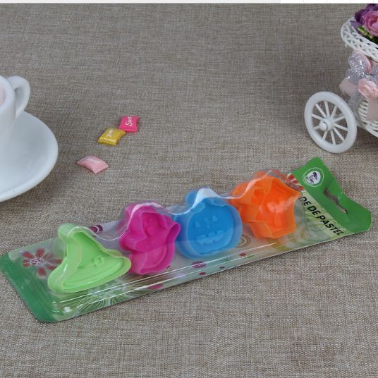 Three-dimensional spring cookie mold