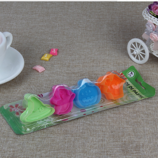 Three-dimensional spring cookie mold detail image 2