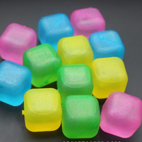 Can carry ice cubes