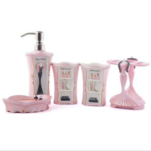 Six resin toiletries set